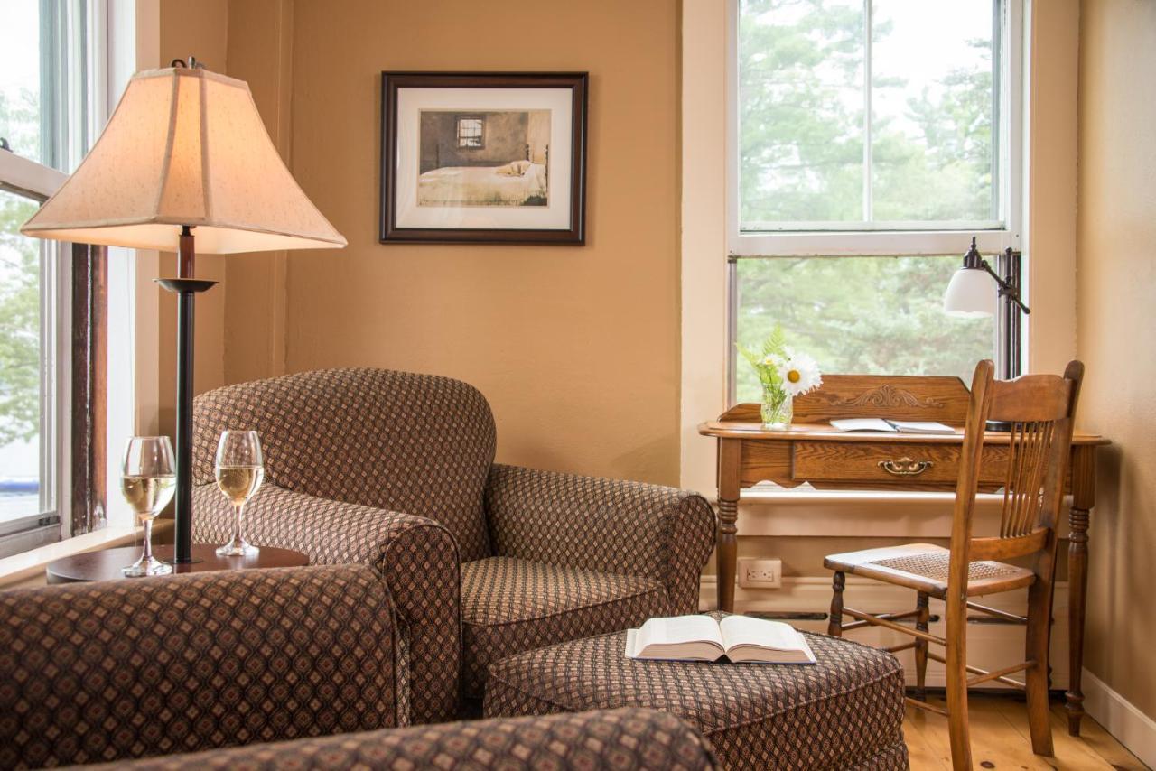 Lake House At Ferry Point Sanbornton Room photo