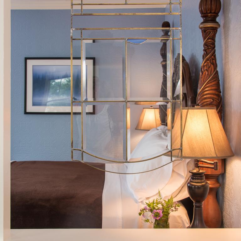 Lake House At Ferry Point Sanbornton Room photo