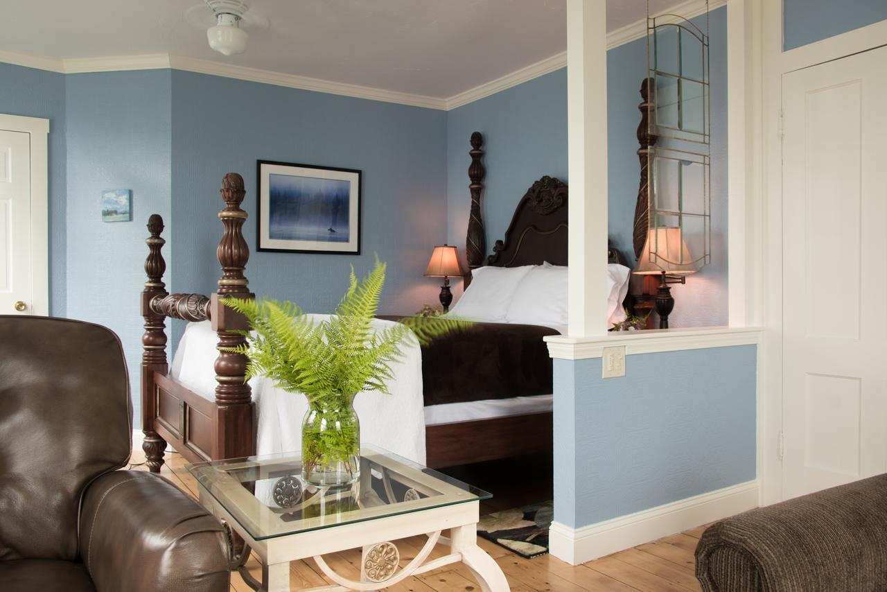 Lake House At Ferry Point Sanbornton Room photo